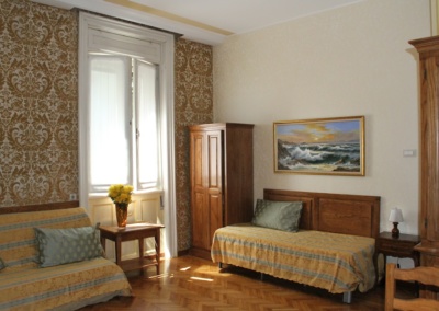 Small room with single bed