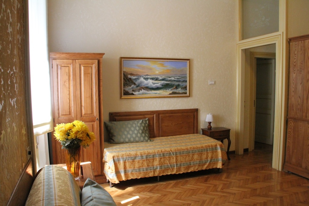 Residence with single bed